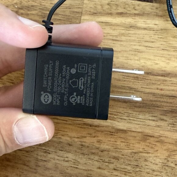 Philips 4k UHD 4 Port HDMI 2.0 Switch with remote & Power  Cord + HDMI Cable - Picture 12 of 16